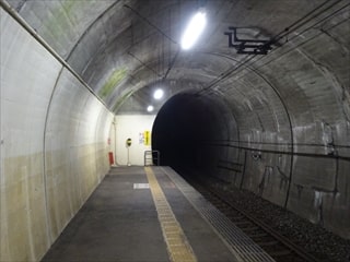 龍王峡駅のトンネル