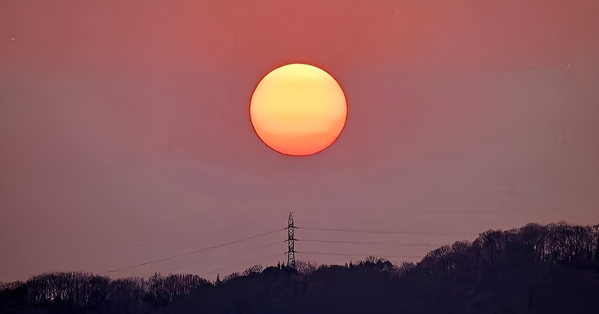 日没の太陽