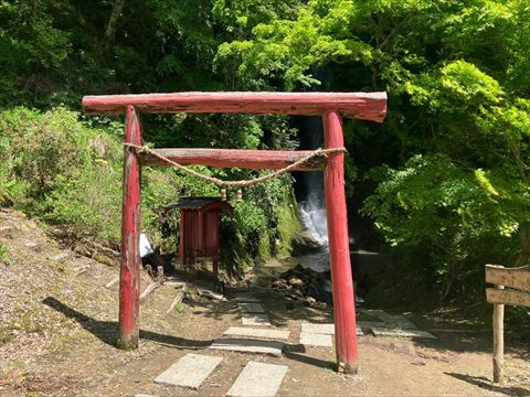 金神の滝