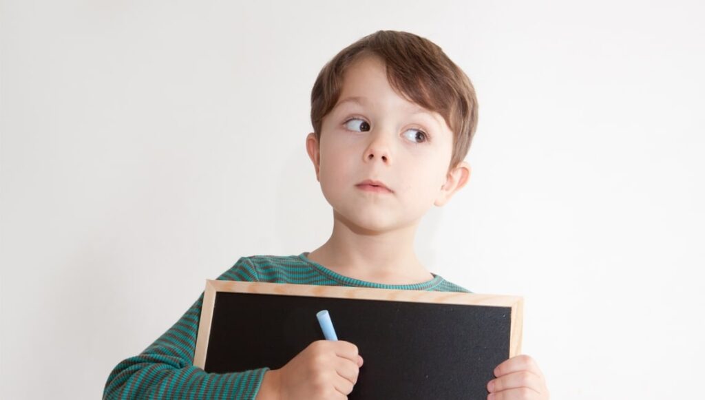 ボードを持った少年